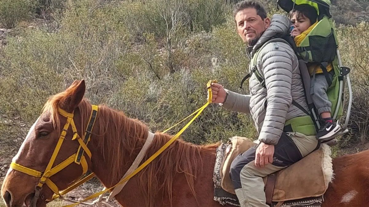 Nacho Lucero le enseñó a su hijo Salvo los primeros pasos en la naturaleza y en la montaña. Nacho Lucero le enseñó a su hijo Salvo los primeros pasos en la naturaleza y en la montaña.
