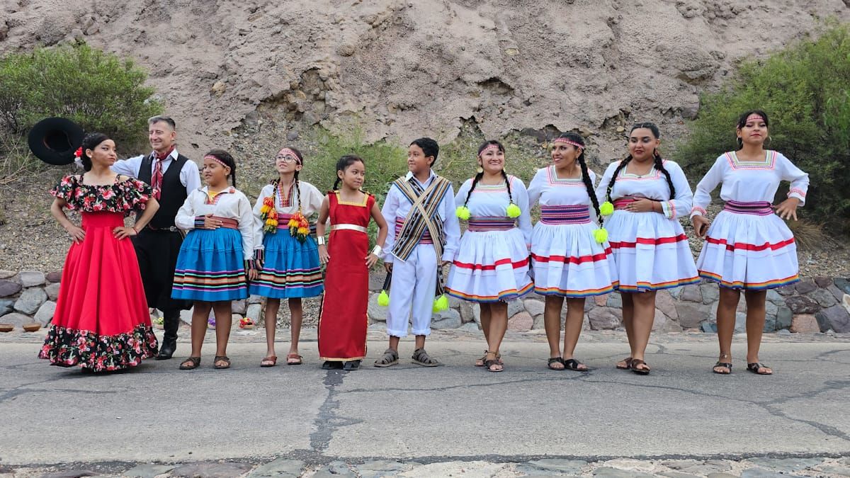 Niños y jóvenes vivieron su Vendimia de los Cerros 2024. Niños y jóvenes vivieron su Vendimia de los Cerros 2024.