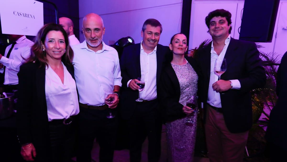 Amigos y música romántica en la Serenata de las Reinas: Agustina Alcalde, Federico Morábito, Diego Cardama, Euge de la Reta y Nicolás Vicchi. Amigos y música romántica en la Serenata de las Reinas: Agustina Alcalde, Federico Morábito, Diego Cardama, Euge de la Reta y Nicolás Vicchi.