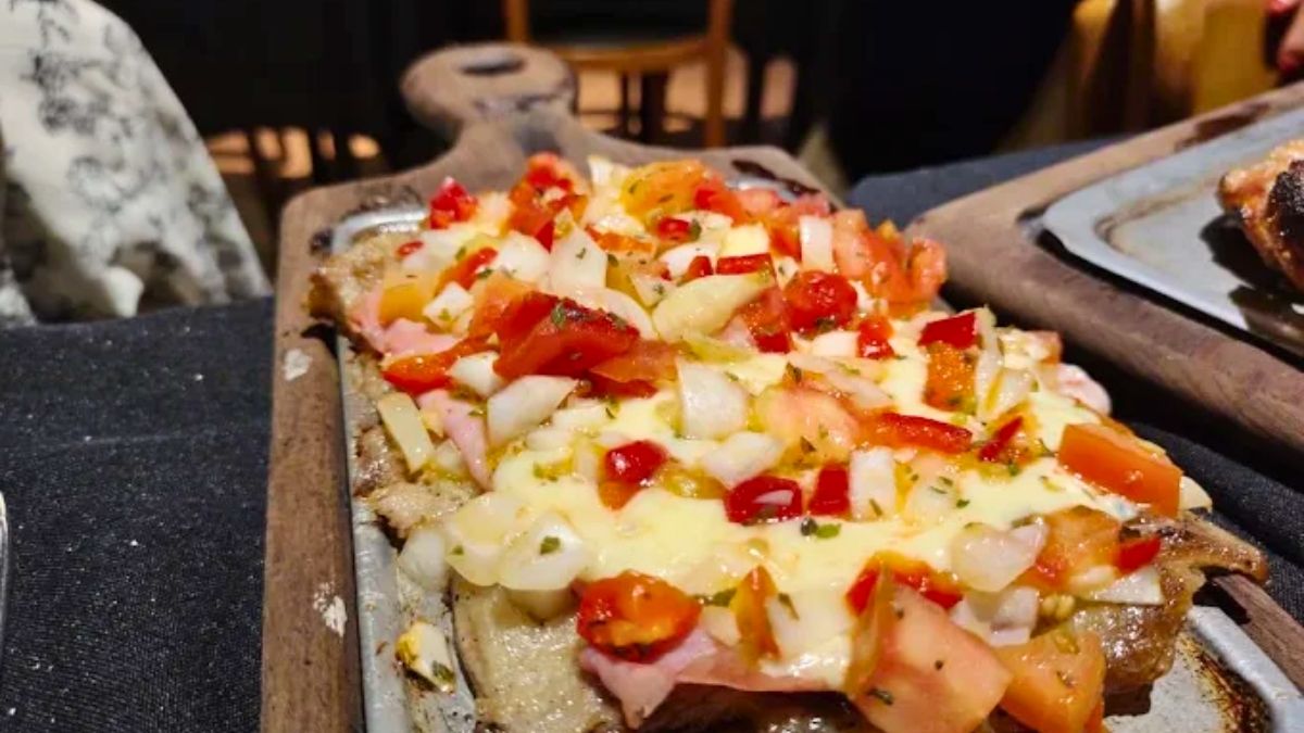 Milanesa rellena para 2 personas por menos de $40.000 en este bodegón