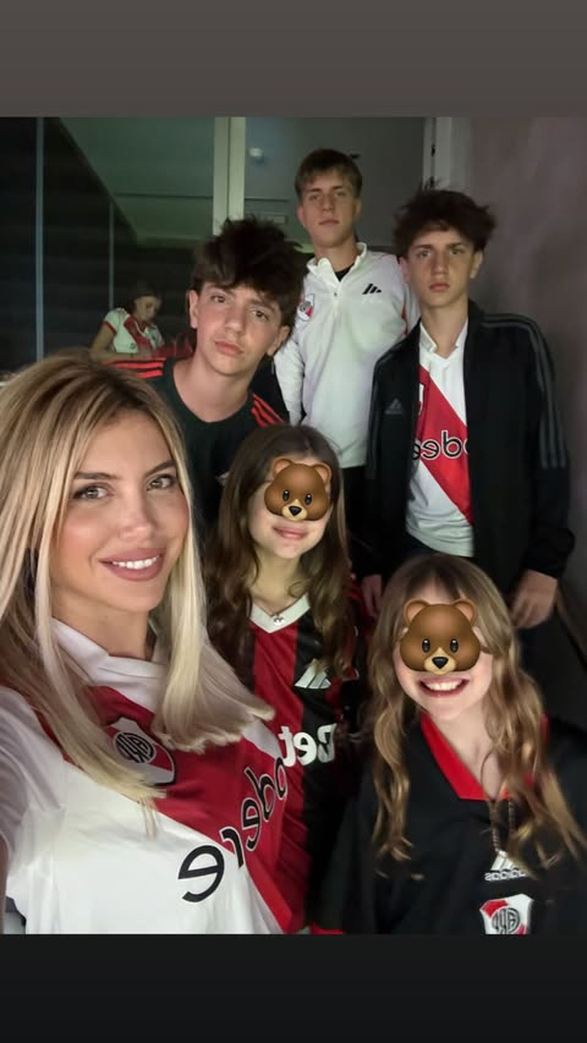 La respuesta de Wanda Nara a las fotos de los hijos de la China Suárez en un colegio de Estambul. La respuesta de Wanda Nara a las fotos de los hijos de la China Suárez en un colegio de Estambul.