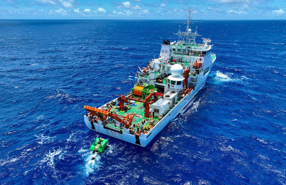 El nuevo vehículo puede operar a profundidades muy grandes. El nuevo vehículo puede operar a profundidades muy grandes.