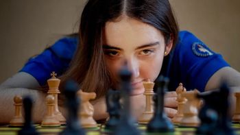 Candela Francisco, con sólo 17 años, le dio a la Argentina un título mundial de ajedrez