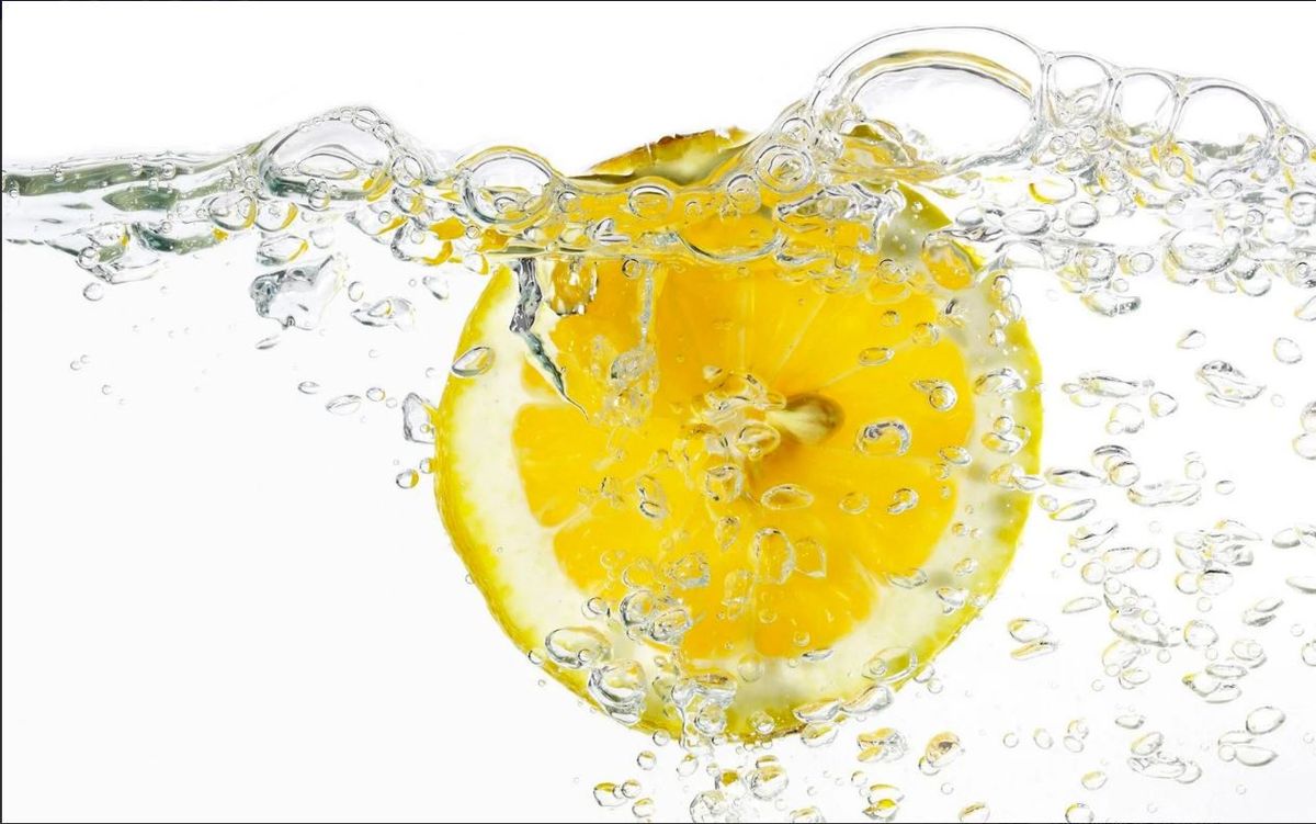 Salud. Beneficios de tomar agua con limón. Salud. Beneficios de tomar agua con limón.