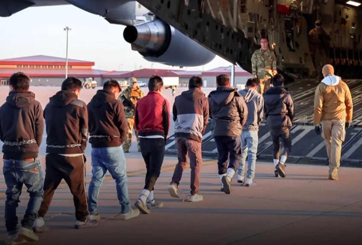 Muchas de las personas expulsadas tienen antecedentes penales. Muchas de las personas expulsadas tienen antecedentes penales.