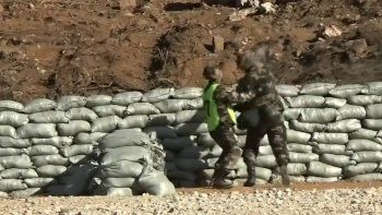 Video: lanzó una granada a sus pies y su instructor lo salvó