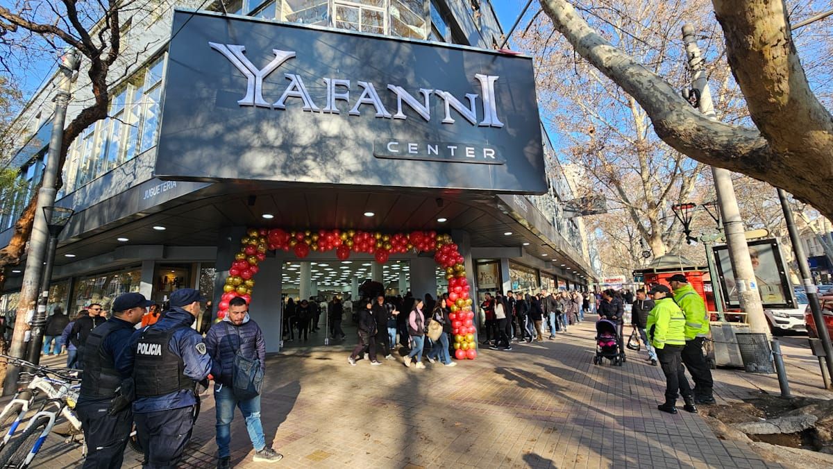 Tres chicas menores de edad intentaron robar maquillajes del bazar chino ubicado en la ex Balbi