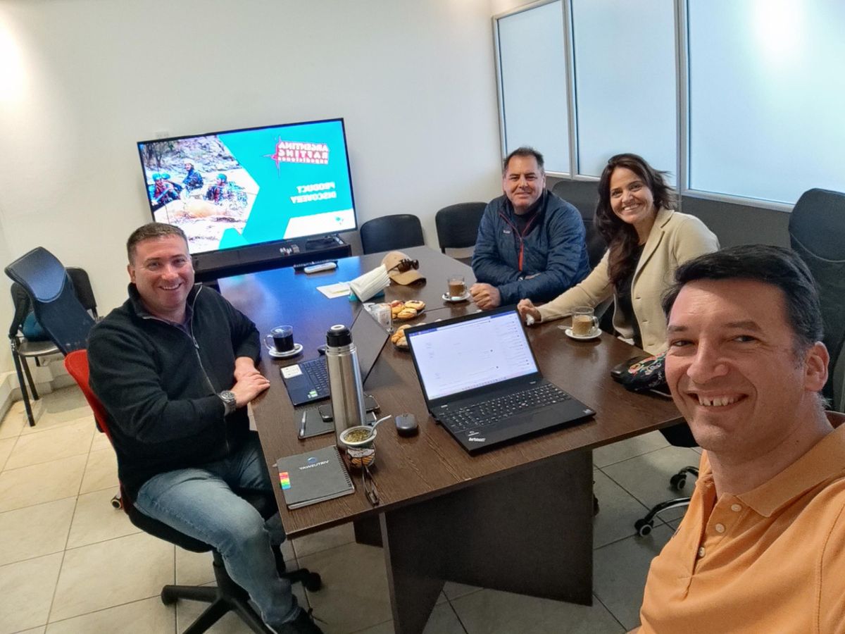 &nbsp;Rubén Carletto, asesor comercial en Virtusway; Martín Moreno, socio fundador de Argentina Rafting; Carolyn Gallagher; esposa de Martín y Product Owner para el proyecto y Agustín Gabriel Contreras Schöen.