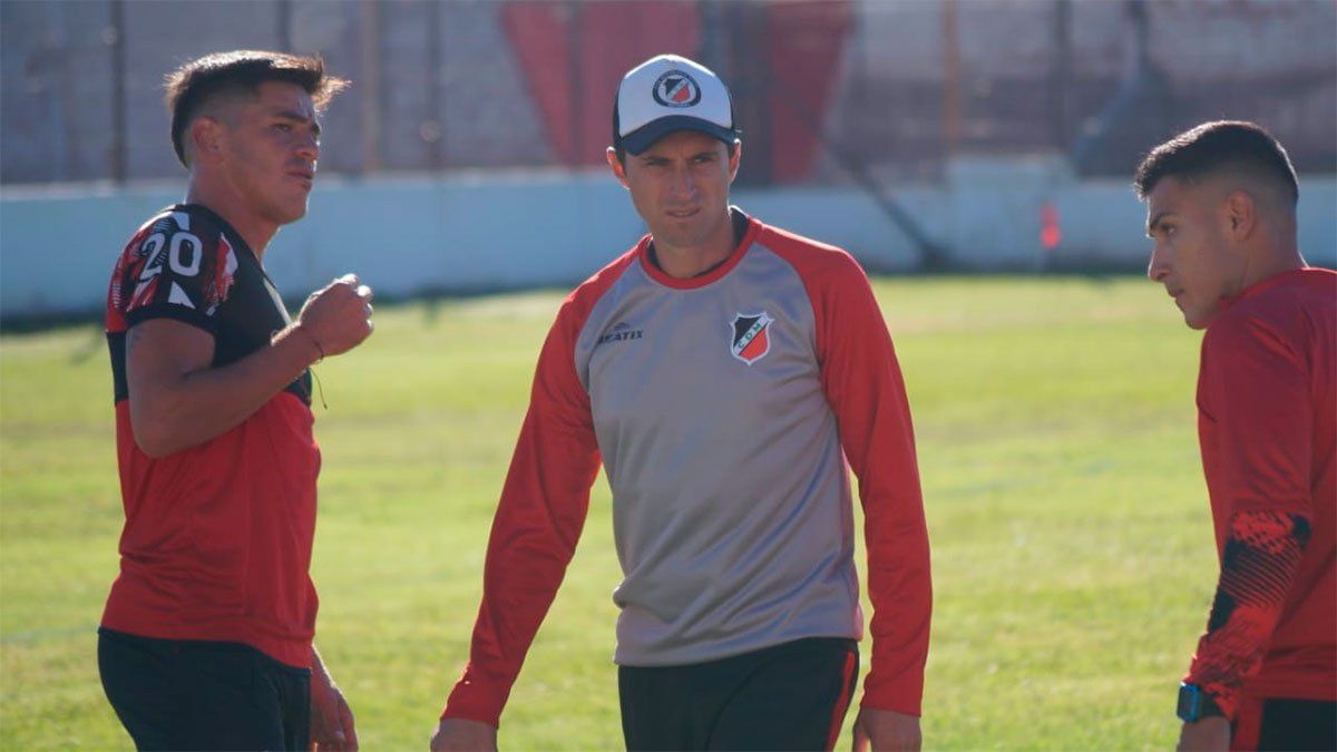 Luciano Theiler habló tras el amistoso con Huracán Las Heras. (Fotos gentileza Prensa Deportivo Maipú).