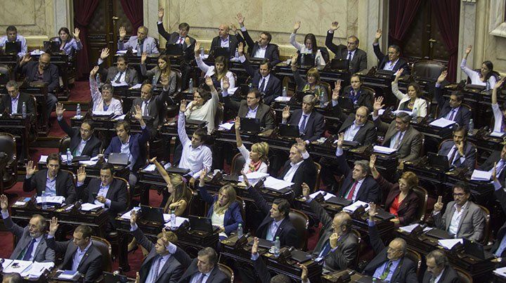 Con la abstención del PJ, Diputados ratificó el DNU que reforma la ley de Medios