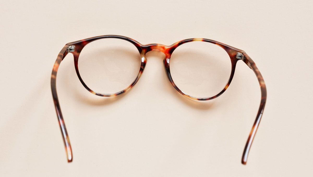 No utilices productos abrasivos ni potentes para limpiar los lentes. No utilices productos abrasivos ni potentes para limpiar los lentes. 