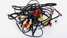 Ni tirarlos ni venderlos: quien tiene cables viejos, tiene un tesoro en casa