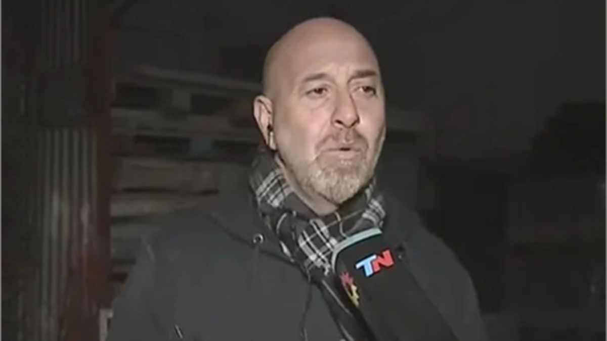 Gabriel Dorrego dueño de la empresa que se encarga de la venta de baldosas y mobiliario urbano de hormigón en Burzaco.