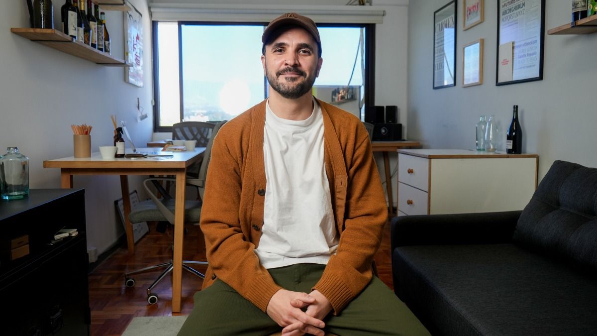 Su estudio de diseño NAS está ubicado en pleno centro mendocino. Allí Alfonsín creó una botella de vino que recorre el mundo. Su estudio de diseño NAS está ubicado en pleno centro mendocino. Allí Alfonsín creó una botella de vino que recorre el mundo.