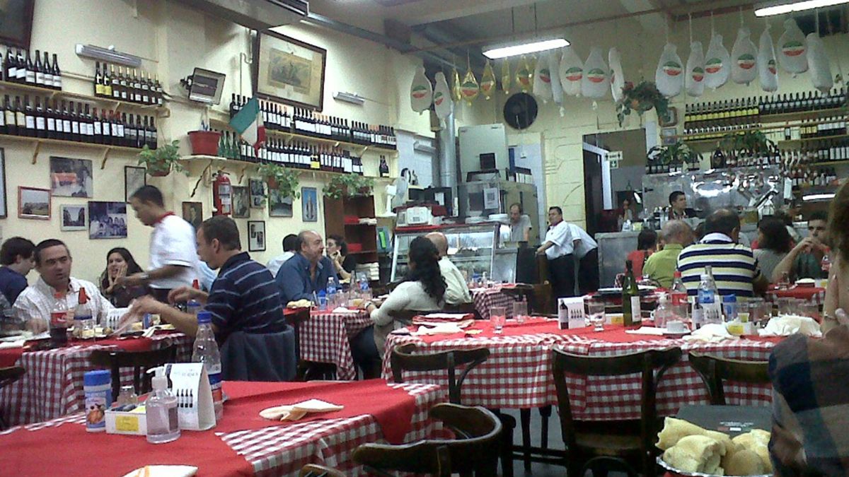 Spiagge Di Napoli, el bodegón de Boedo, es ideal para compartir un almuerzo o cena junto a la familia o con amigos Spiagge Di Napoli, el bodegón de Boedo, es ideal para compartir un almuerzo o cena junto a la familia o con amigos