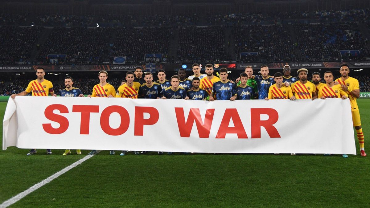 Los jugadores del Barcelony Napoli pidieron que se pare la guerra entre Rusia y Ucrania.