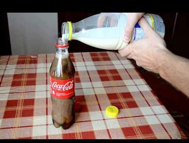 Video: ¿qué pasa si mezclamos Coca Cola con leche?