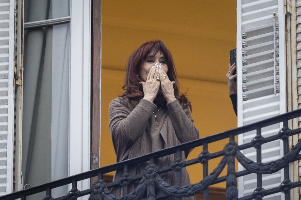 La Justicia tuvo en cuenta la edad de Cristina Kirchner (72) para otorgarle la prisión domiciliaria.