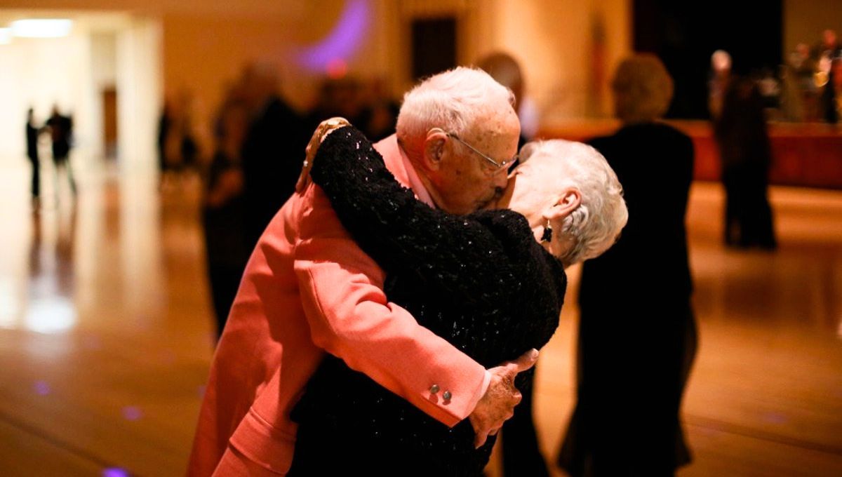 Este baile evita y previene el debilitamiento de los músculos en adultos mayores