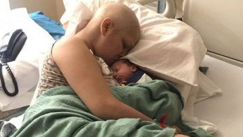 Tiene cáncer de mama y dio a luz a un bebé sano a pesar de la quimioterapia