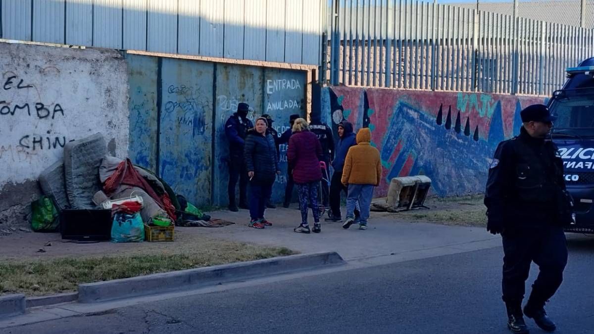 Las tres mujeres que estaban en el interior salieron del predio cuando un familiar sufrió una convulsión en la calle. Las tres mujeres que estaban en el interior salieron del predio cuando un familiar sufrió una convulsión en la calle.