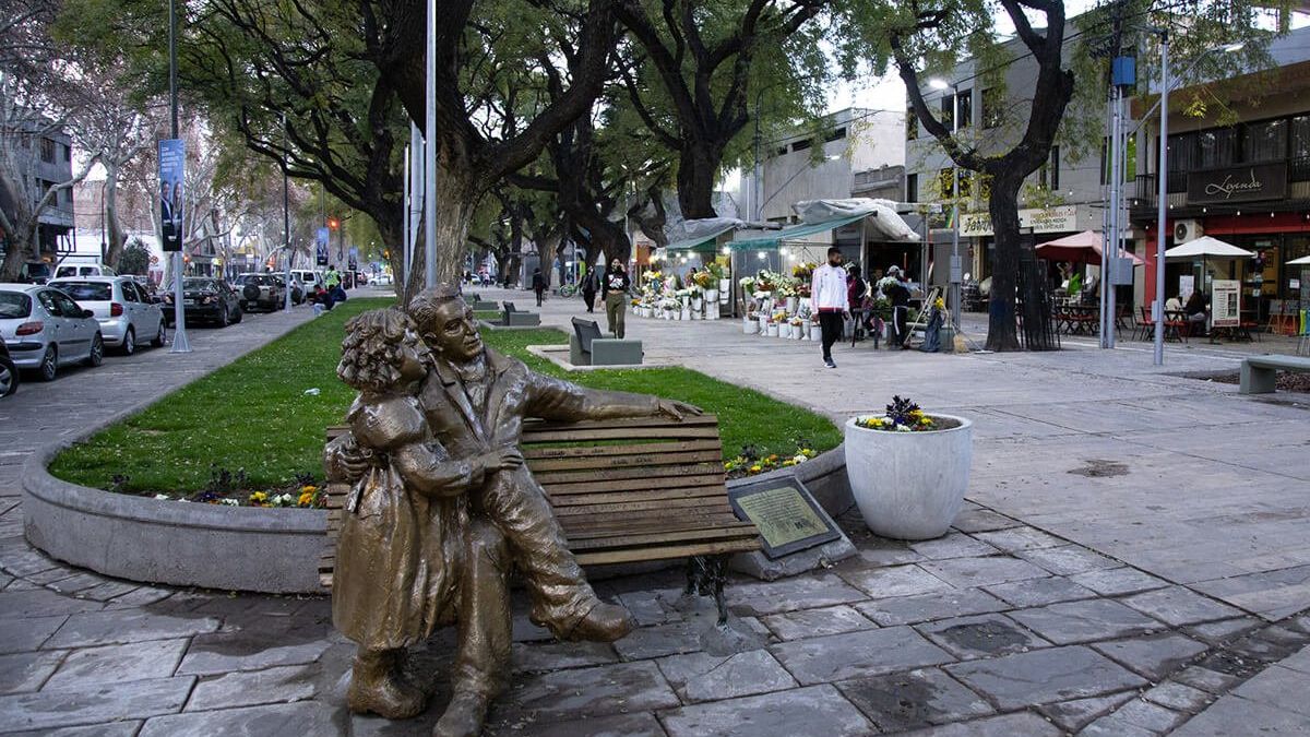 Dentro del Plan Ciudad de Mendoza Resiliente está el de reactivar el Paseo Alameda y toda la Cuarta Sección, ofreciendo incentivos a quienes construyan o busquen habitar esa zona.