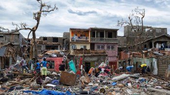 Más de 800 muertos en Haití por el paso del huracán Matthew