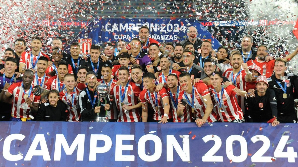 Estudiantes ganó la Copa de la Liga y el Trofeo de Campeones del 2024.