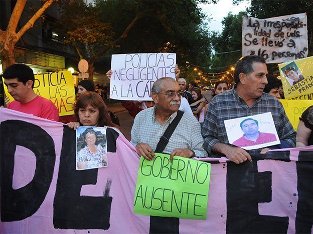 Familiares de las víctimas de la tragedia de ruta 7 se manifestaron hasta la Legislatura
