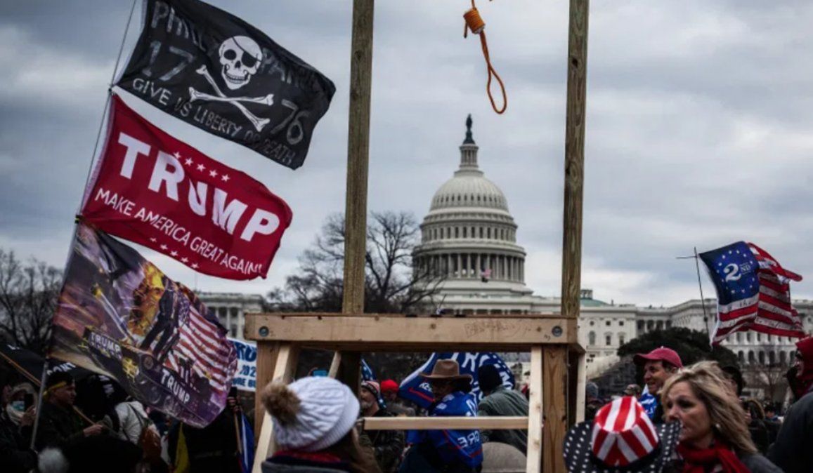 Mientras en las afueras del Congreso se reunieron grupos contrarios a Donald Trump, en el interior comenzaba el segundo juicio Político al ex presidente