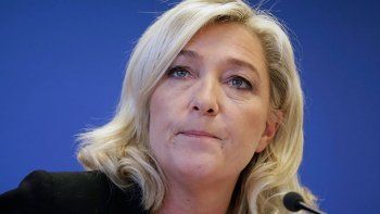 Líder de partido de ultraderecha prometió demandar a Francia por los migrantes de Calais