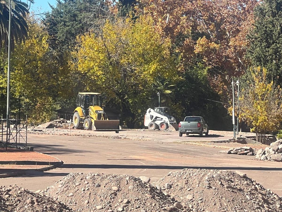 Así lucen hoy las obras en la rotonda de la calesita del Parque General San Martín. Así lucen hoy las obras en la rotonda de la calesita del Parque General San Martín.