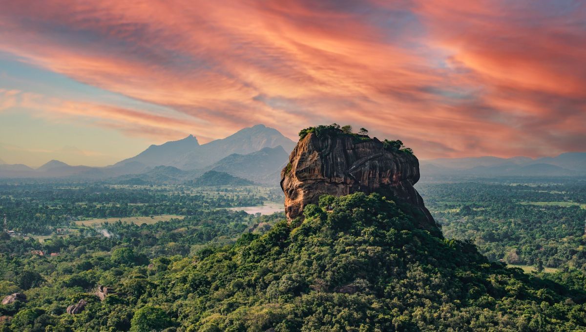 Hoy, la riqueza histórica de Sri Lanka atrae tanto a investigadores como a turistas, fascinados por sus templos antiguos, esculturas y escritos que revelan una sociedad altamente organizada y espiritual. Hoy, la riqueza histórica de Sri Lanka atrae tanto a investigadores como a turistas, fascinados por sus templos antiguos, esculturas y escritos que revelan una sociedad altamente organizada y espiritual. 