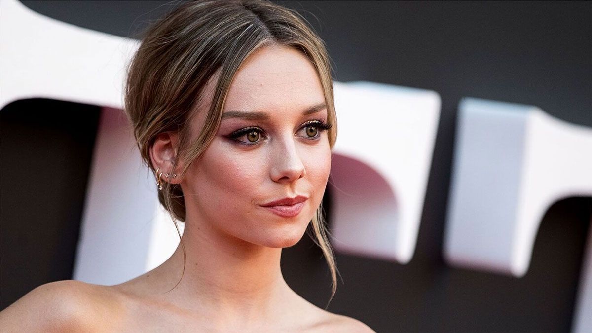 Ester Expósito brilla con su papel en Cuando los ángeles duermen, película dramática de Netflix.