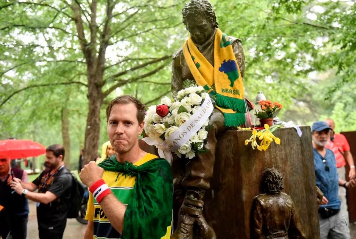Vettel en el homenaje a Senna. Vettel en el homenaje a Senna.