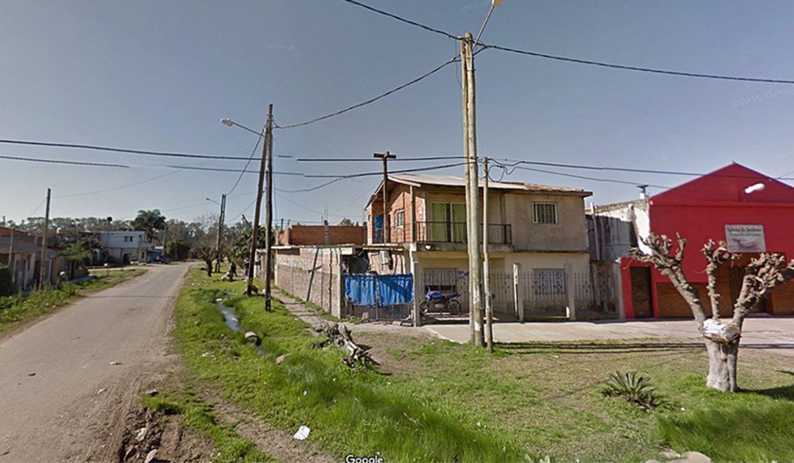 El policía se resistió al intento de robo con su arma reglamentaria y se tiroteó con los motochorros que lo balearon frente a su casa, en Moreno