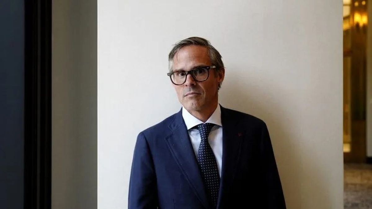 Foster Gillet, el megamillonario que arribó al fútbol argentino mediante un acuerdo con Estudiantes de La Plata. Foster Gillet, el megamillonario que arribó al fútbol argentino mediante un acuerdo con Estudiantes de La Plata. 