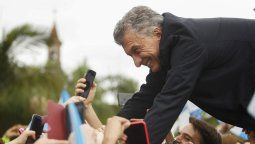 Macri incluyó un metrobús para Mendoza en una ráfaga de promesas por Twitter
