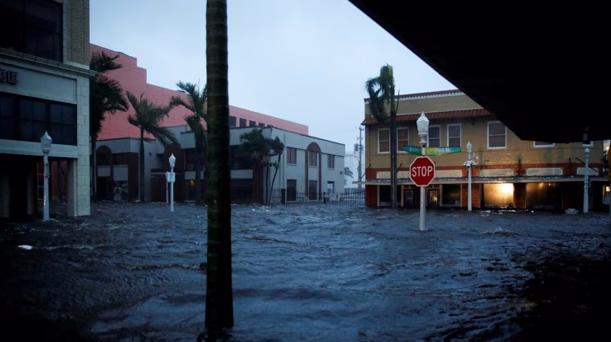 En el año 2100, el mejor escenario para el nivel del mar en Miami Beach muestra un aumento de 1,02 pies del nivel del mar. En el año 2100, el mejor escenario para el nivel del mar en Miami Beach muestra un aumento de 1,02 pies del nivel del mar.