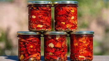 Cómo preparar Tomates deshidratados: la receta de la conserva con 5 ingredientes y en pocos pasos Cómo preparar Tomates deshidratados: la receta de la conserva con 5 ingredientes y en pocos pasos