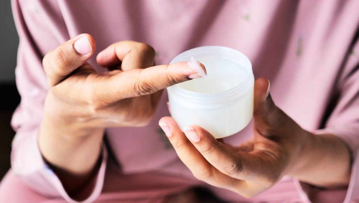 La vaselina es un elemento altamente afectivo para tus uñas 