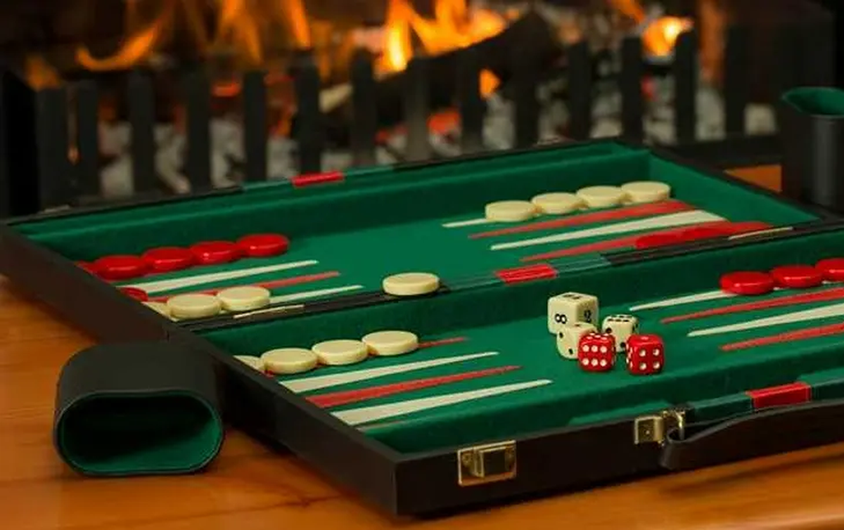 El backgammon es un juego de mesa muy popular.&nbsp;