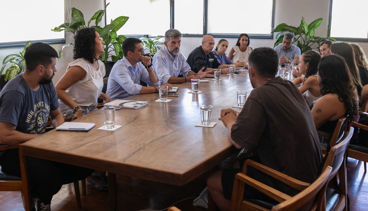 La reunión de comerciantes con el intendente Ulpiano Suarez y representantes del Ministerio de Seguridad por los robos en el microcentro. La reunión de comerciantes con el intendente Ulpiano Suarez y representantes del Ministerio de Seguridad por los robos en el microcentro.