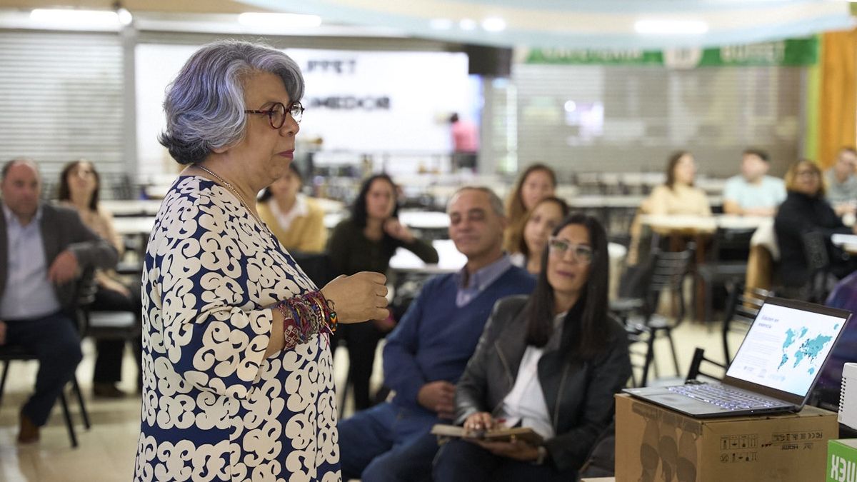 De sangre mexicana y nacionalidad finlandesa, Marta López de Makinen capacitó a docentes de Mendoza.