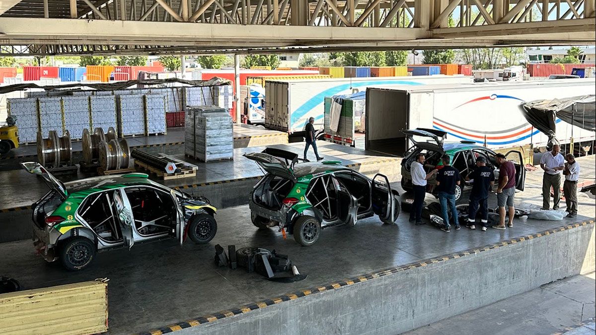 Los empleados de la aduana de Mendoza indicaron que el contrato tenía solo cuatro líneas, en el que indicaba que una empresa chilena le prestaba gratis los vehículos a otra empresa argentina.