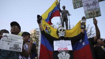 Maduro y Guadió se alistan para mostrar su poder en las calles