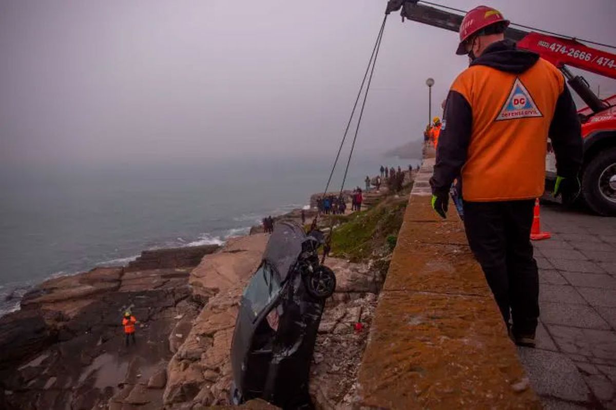 Mar del Plata: cayó al vacío con su vehículo y se salvó