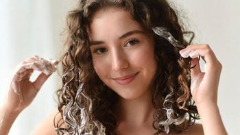 Cómo hacer una crema casera que te ayudará a definir tus rulos y tenerlos perfectos todo el día Cómo hacer una crema casera que te ayudará a definir tus rulos y tenerlos perfectos todo el día