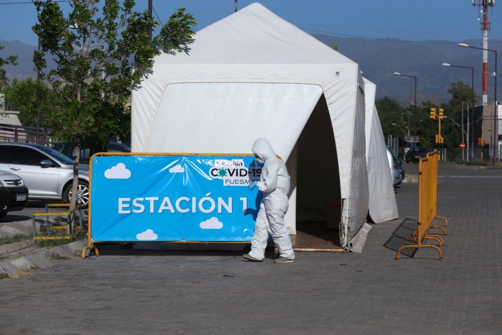 En la estación Covid que montó el Gobierno en el espacio cultural Julio Le Parc, en Guaymallén, se duplicó la cantidad de personas que se hacen testeos.
