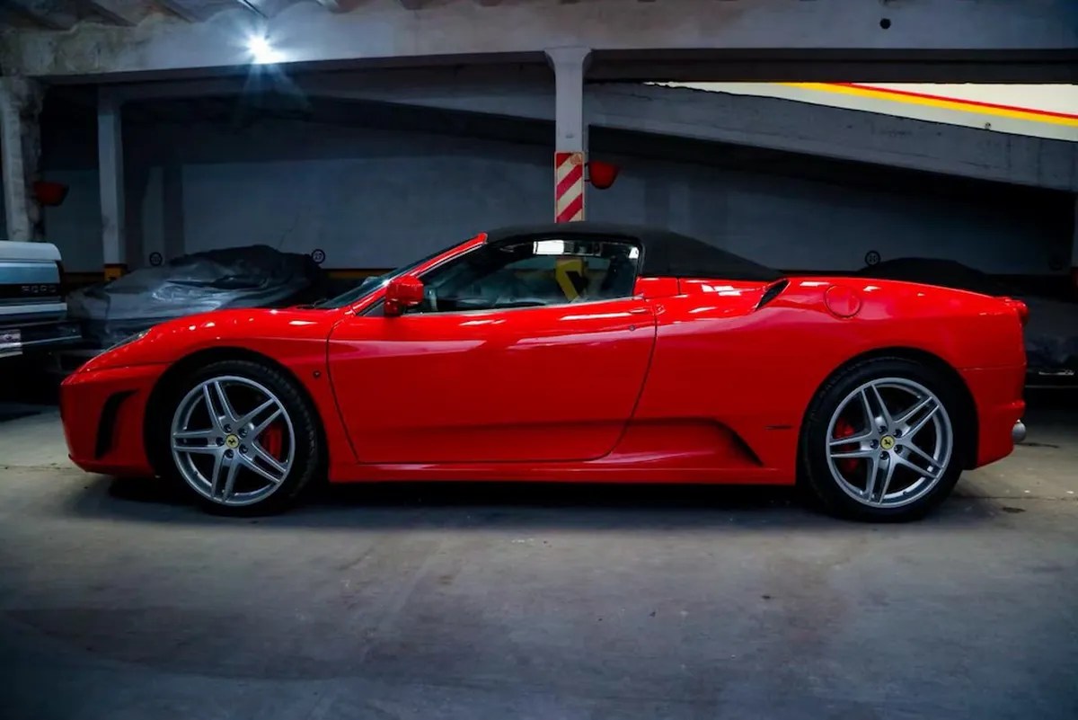 La subasta comenzará con un precio muy elevado. La subasta comenzará con un precio muy elevado.